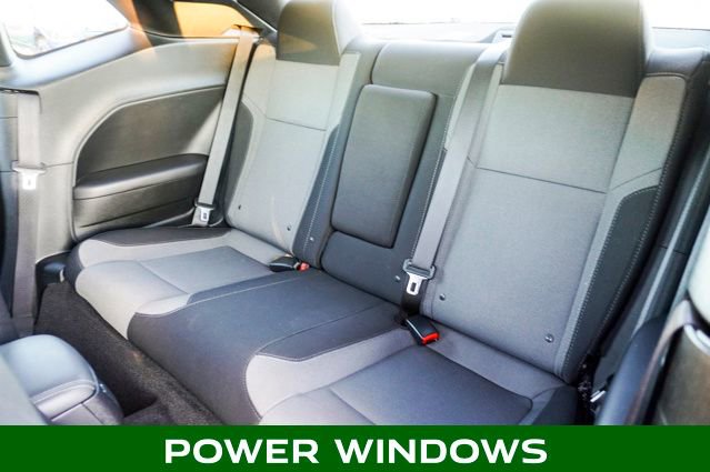 Used 2016 Dodge Challenger SXT image 7