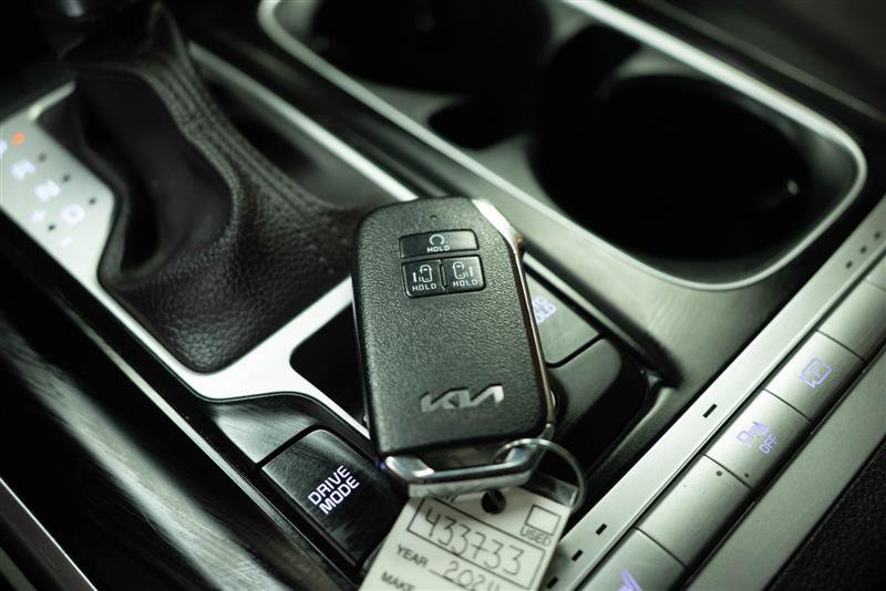 Used 2024 Kia Carnival LX image 25