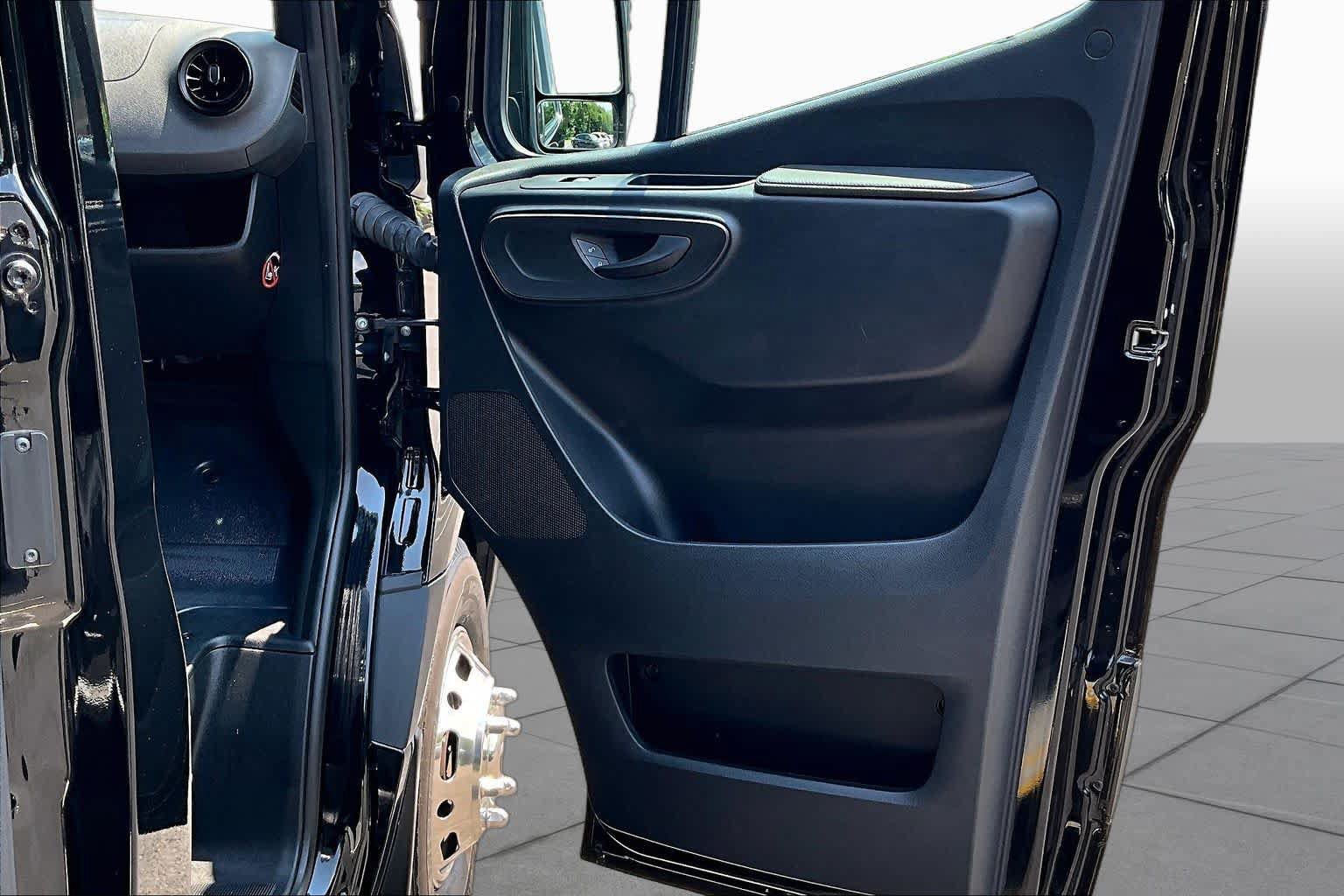 Used 2022 Mercedes-Benz Sprinter 2500 image 22