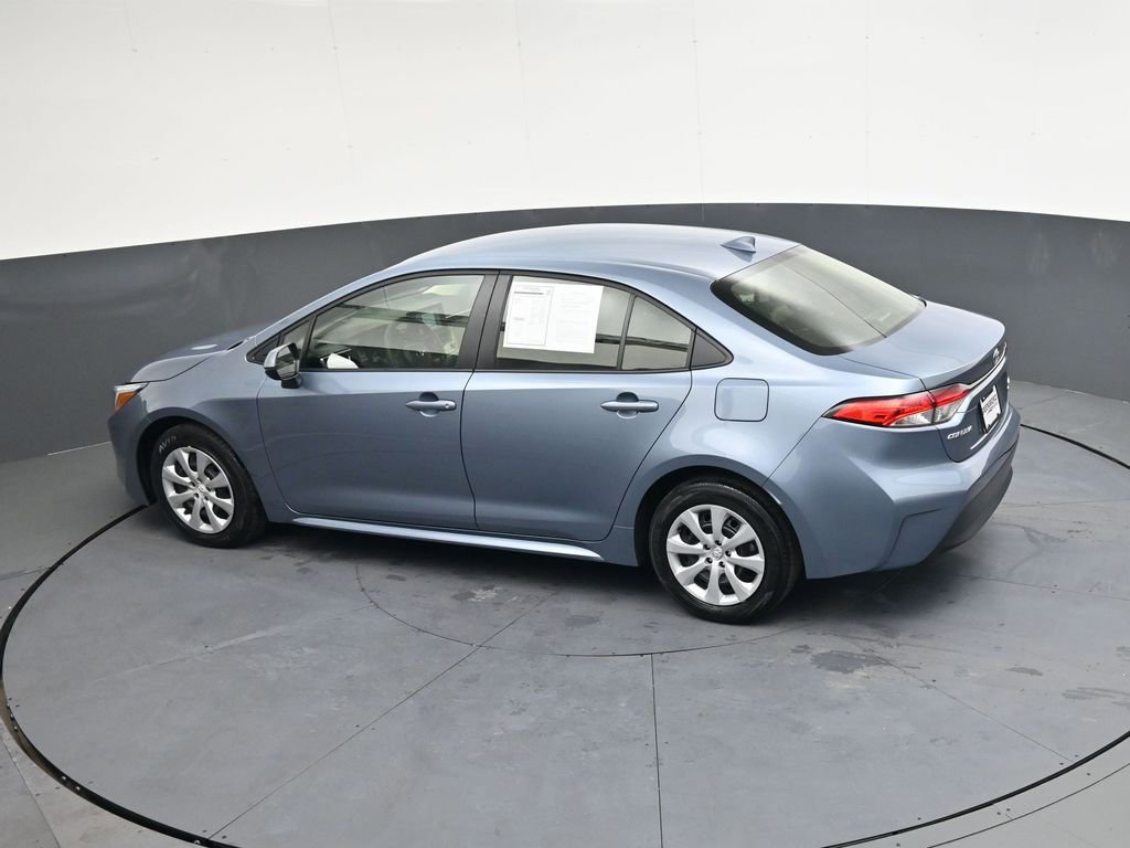 Used 2025 Toyota Corolla LE image 31