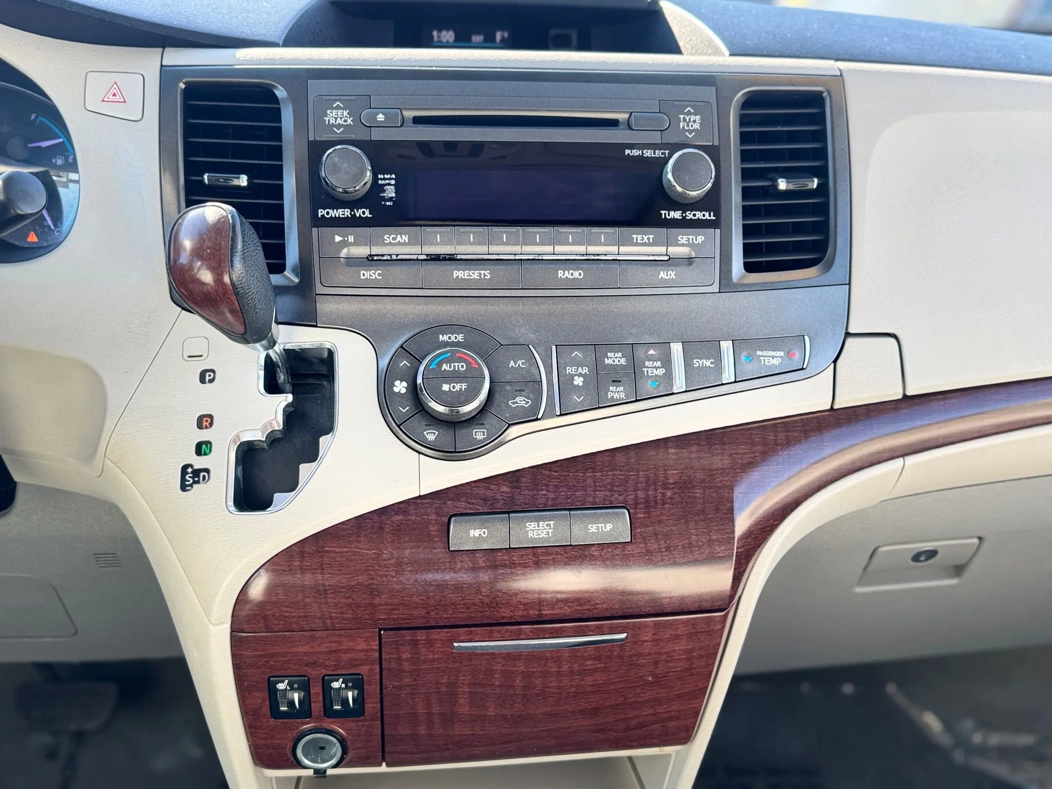 Used 2012 Toyota Sienna XLE image 20