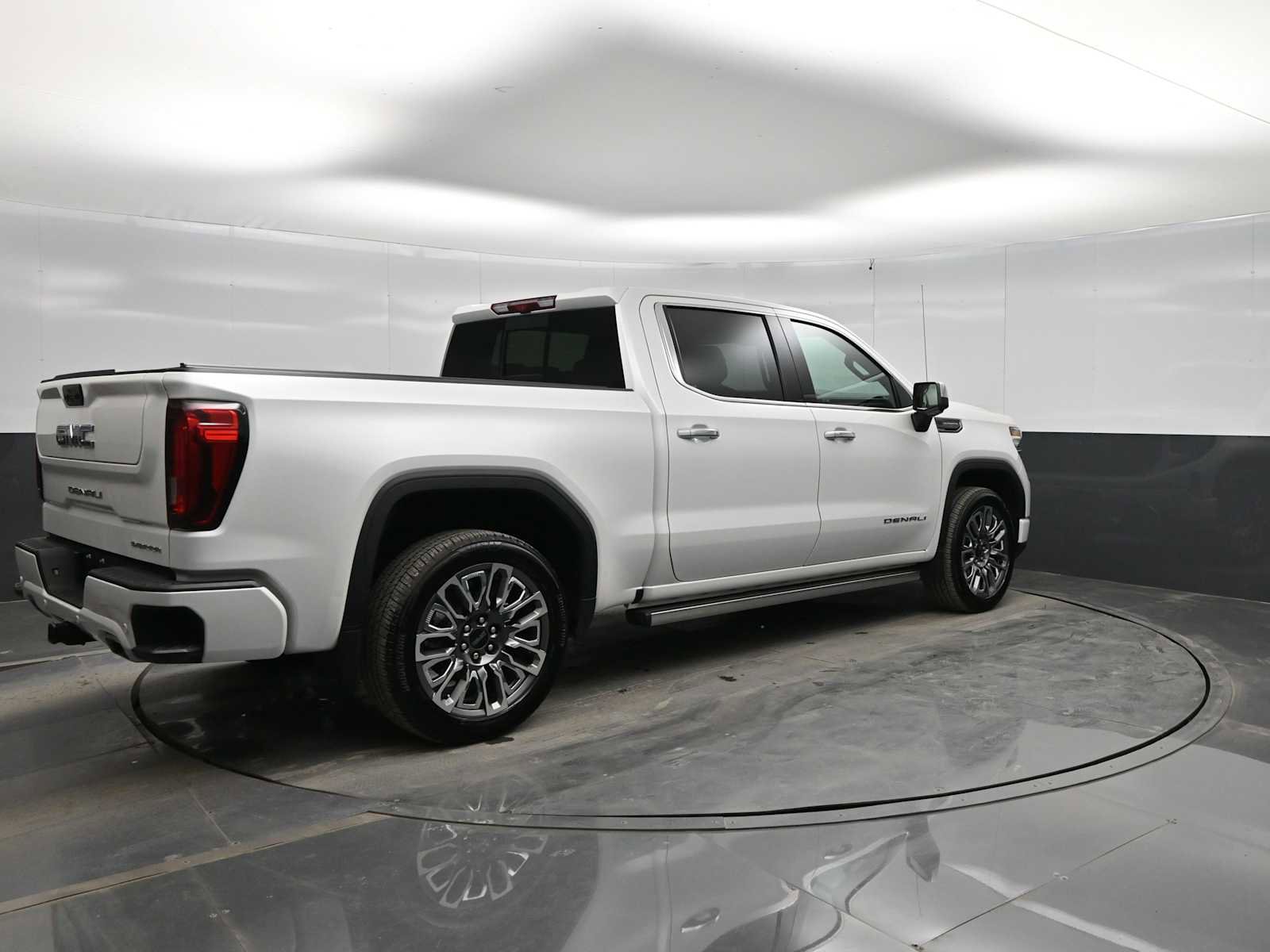 Used 2024 GMC Sierra 1500 Denali Ultimate image 7