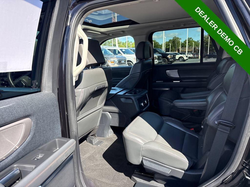 Used 2025 Ford Expedition Active AWD/4WD image 18