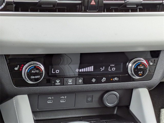 New 2025 Mitsubishi Outlander SE image 21