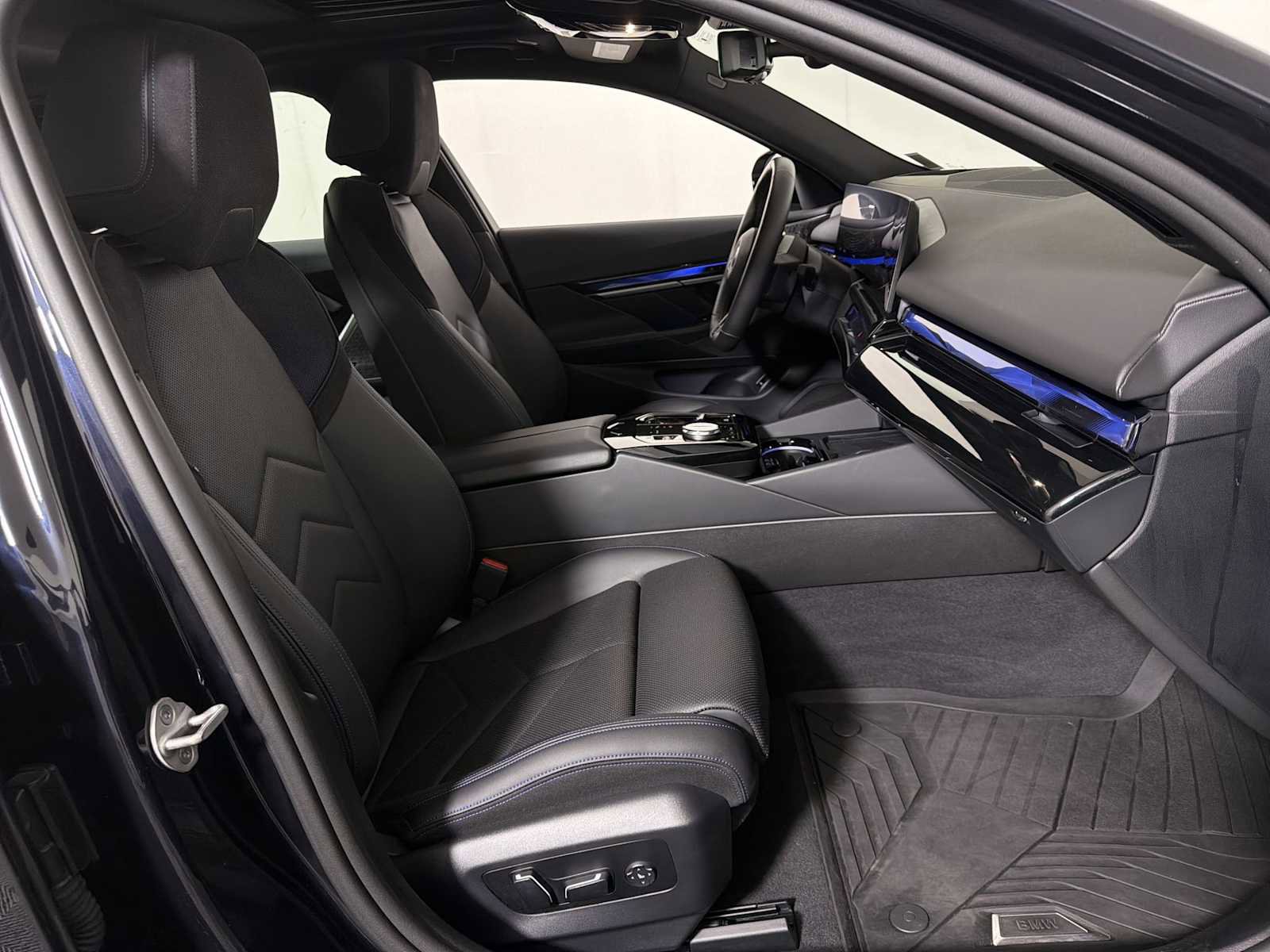 Used 2024 BMW i5 M60 w/ Premium Package image 25