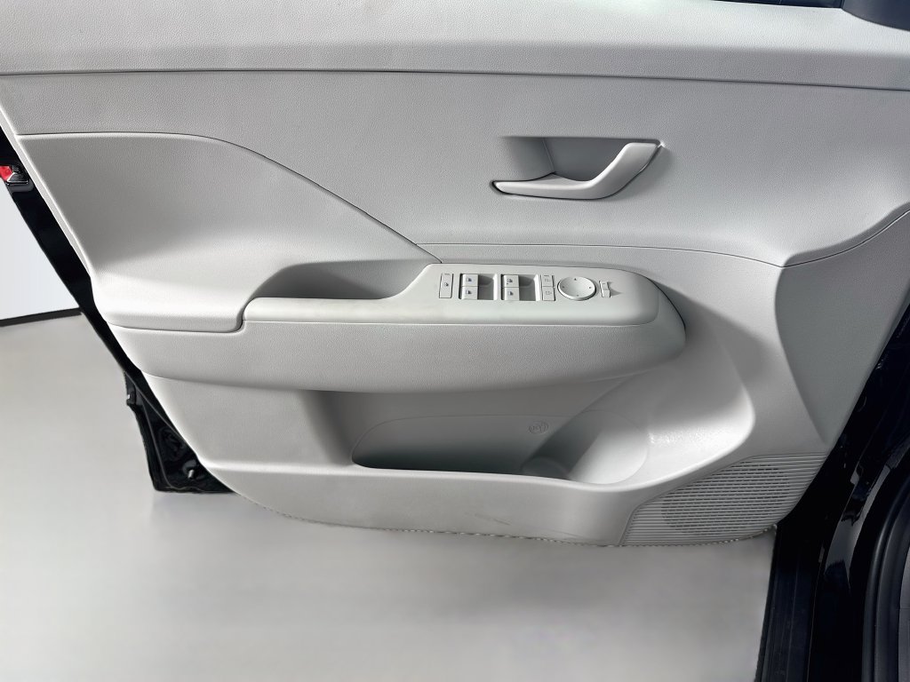 New 2027 Hyundai Kona SE AWD/4WD image 12