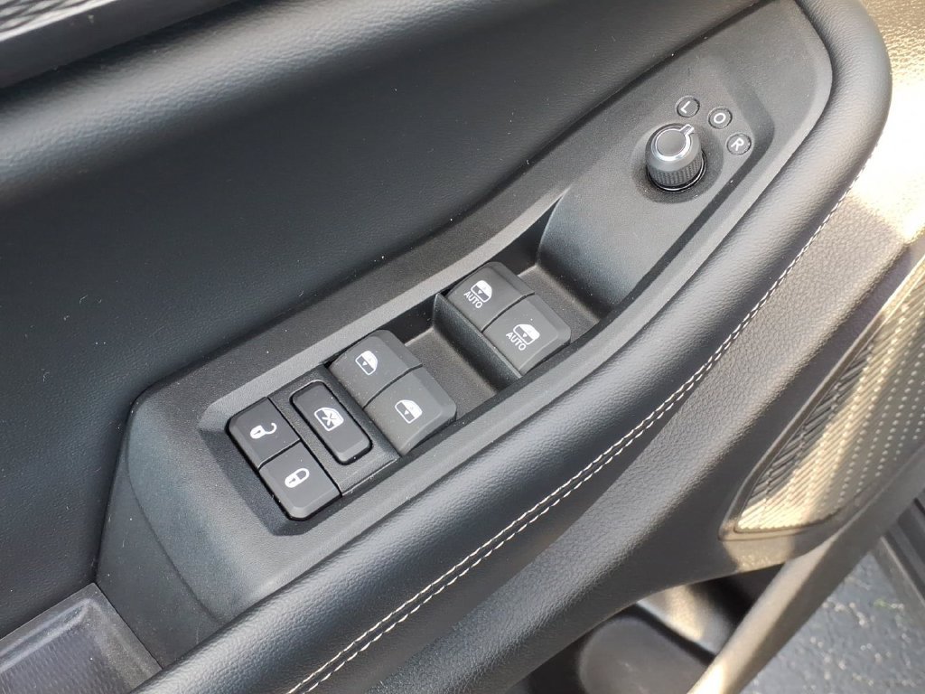 Used 2024 Jeep Grand Cherokee Altitude AWD/4WD image 18