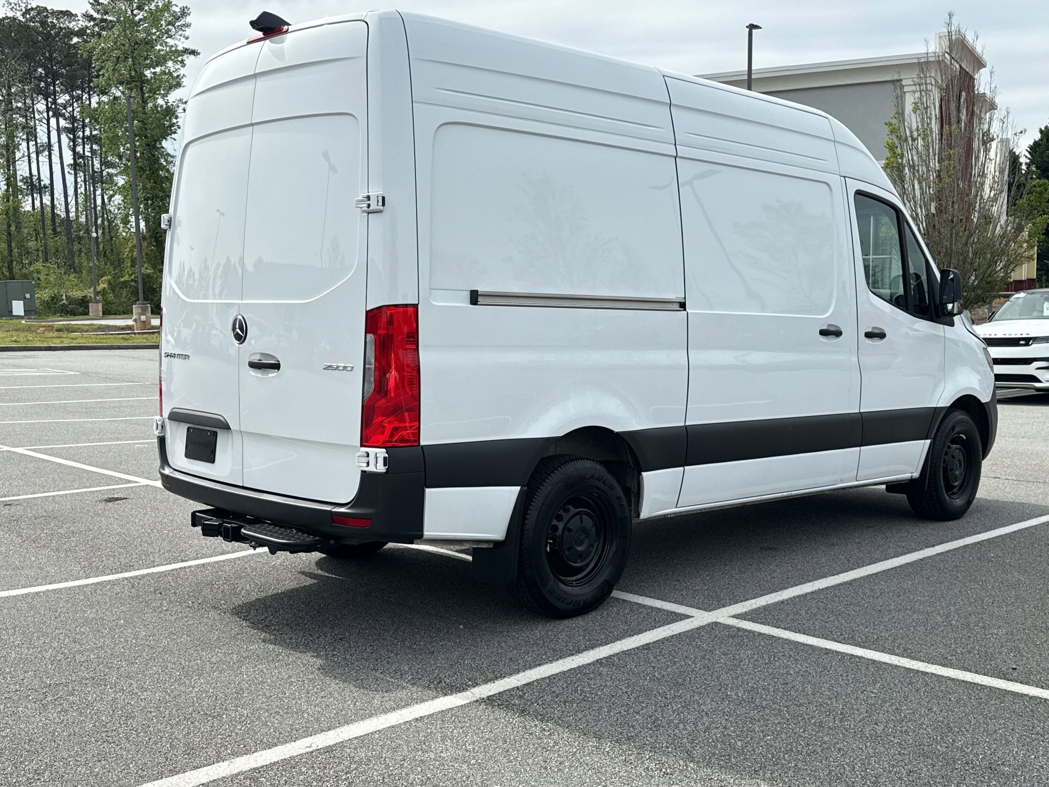 Used 2025 Mercedes-Benz Sprinter 2500 image 8