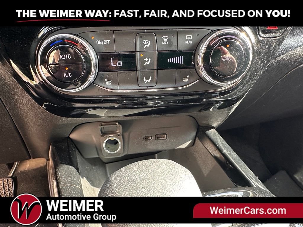 Used 2024 Chevrolet Trax LT w/ LT Convenience Package FWD image 17