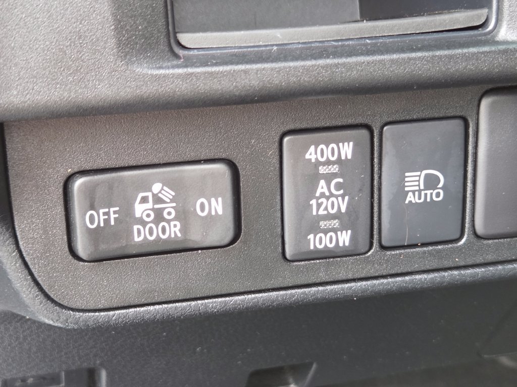 Used 2018 Toyota Tacoma TRD Sport w/ Technology Package AWD/4WD image 17