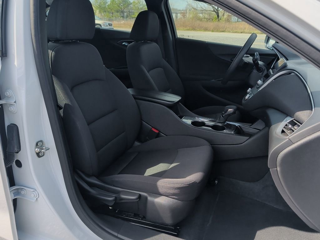 Used 2025 Chevrolet Malibu LT image 39