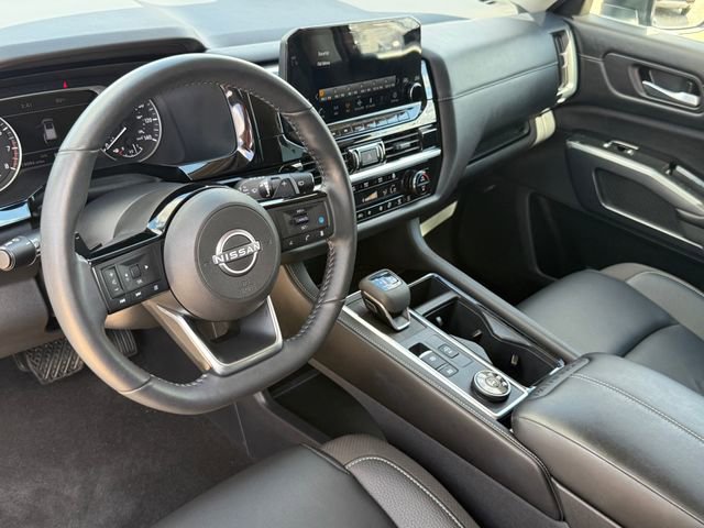 Used 2025 Nissan Pathfinder SL image 9