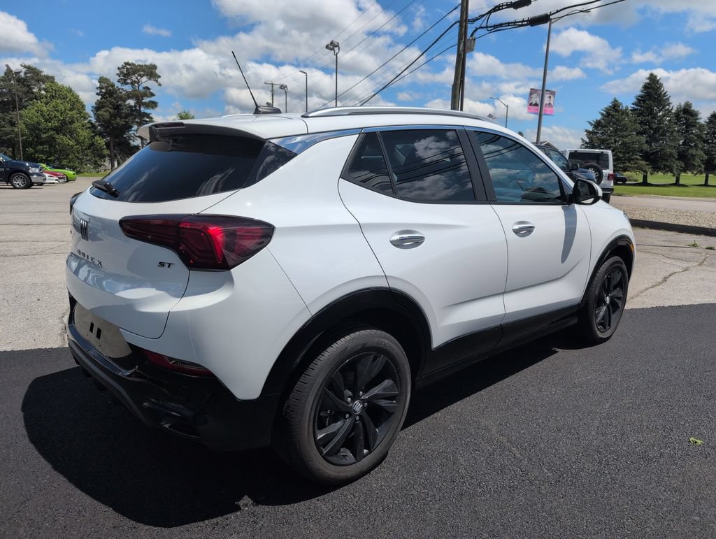 Used 2024 Buick Encore GX Sport Touring w/ Comfort Package AWD/4WD image 4