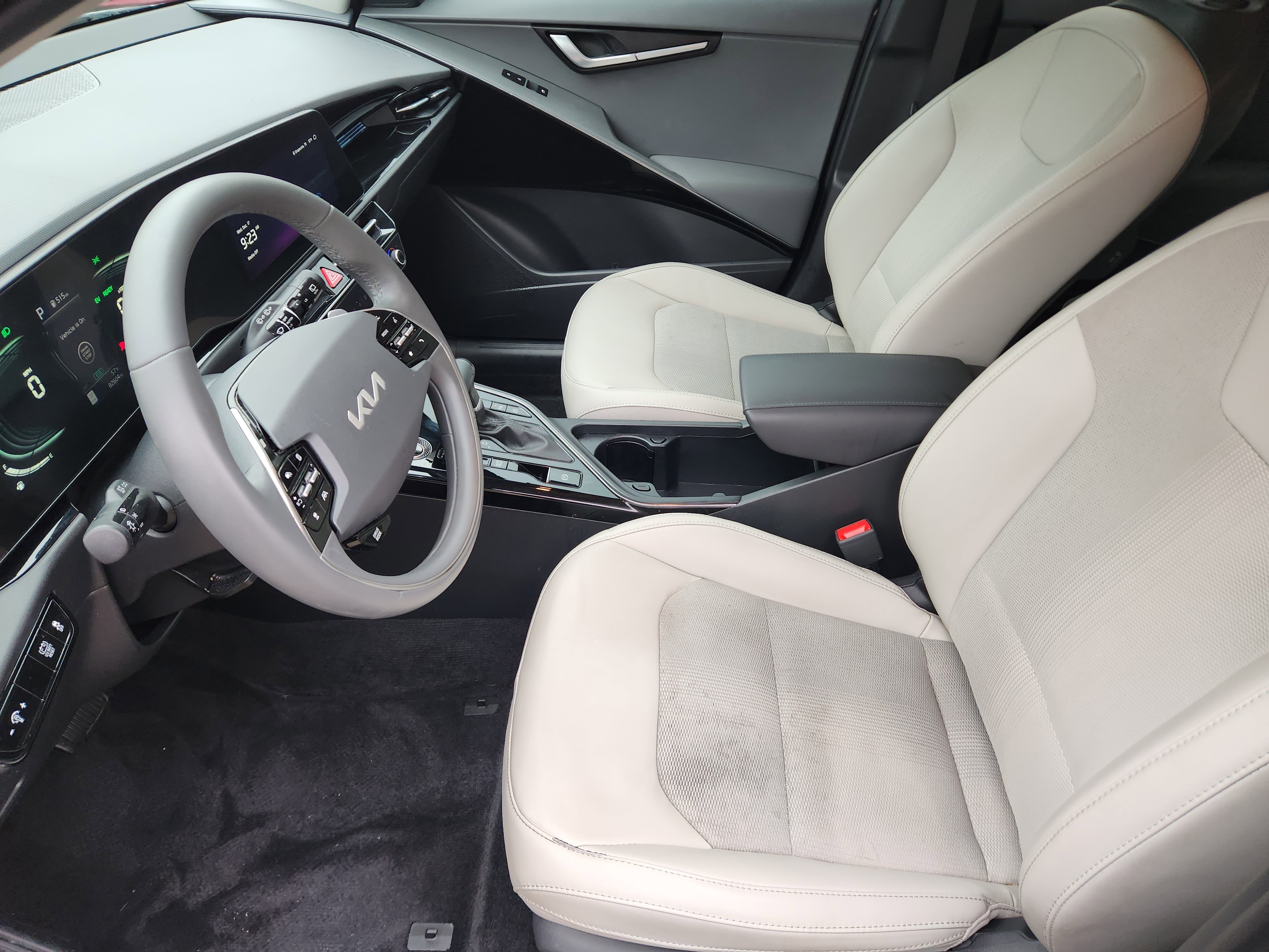 Used 2023 Kia Niro EX image 14