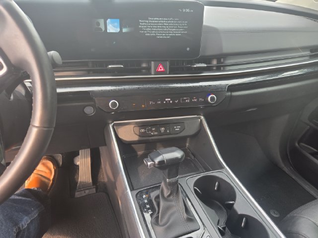 Used 2025 Kia Carnival SX Prestige FWD image 2