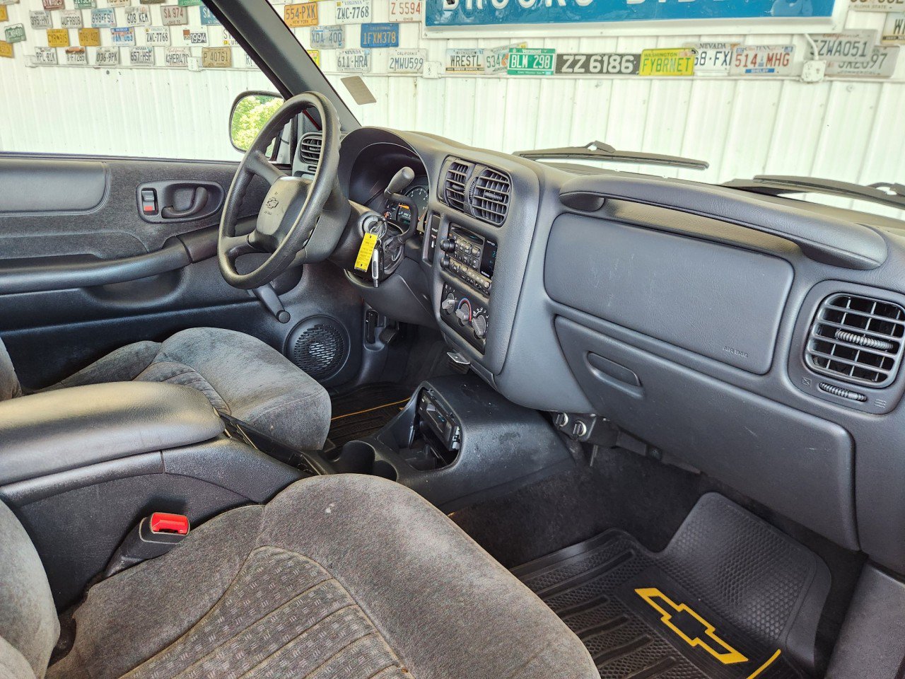 Used 2000 Chevrolet S10 Pickup LS w/ Preferred Equipment Group RWD image 2