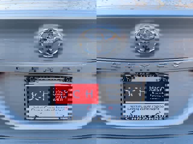 Used 2020 Toyota Camry LE image 7