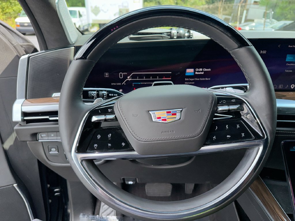 Used 2025 Cadillac Escalade ESV Sport Platinum w/ LPO, Floor Liner Package AWD/4WD image 16