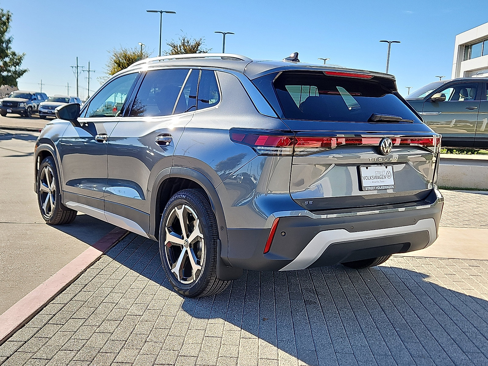 New 2026 Volkswagen Tiguan SE image 2