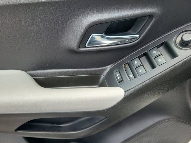 Used 2019 Chevrolet Trax LT w/ Driver Confidence Package FWD image 18