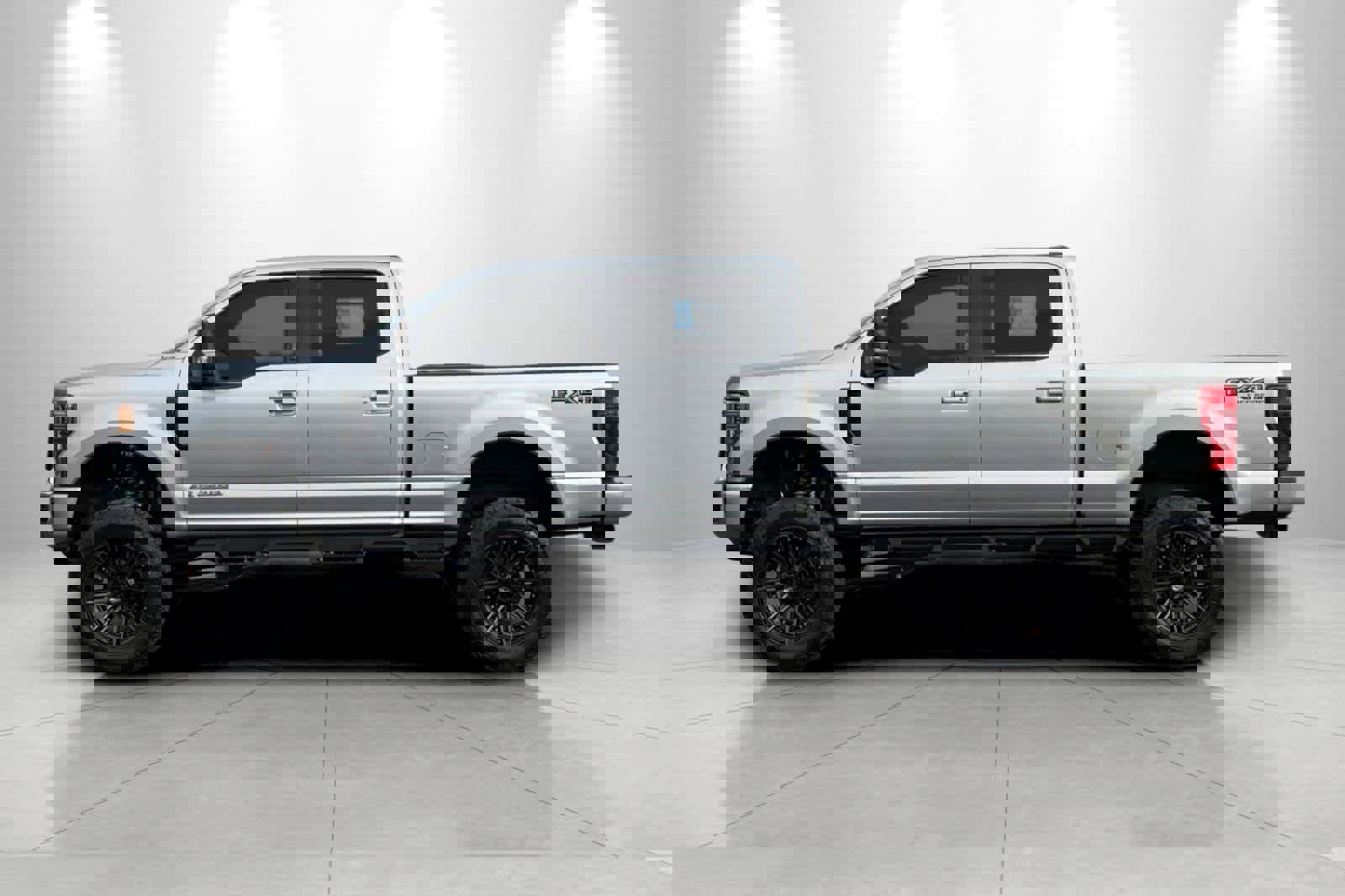 Used 2022 Ford F250 Lariat w/ Black Appearance Package image 5
