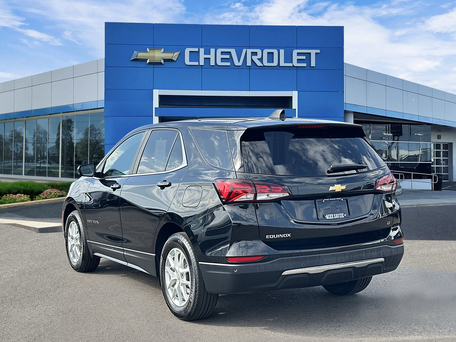 Certified 2024 Chevrolet Equinox LT w/ LPO, Floor Liner Package FWD image 3