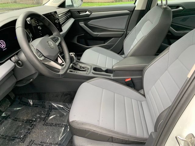 Used 2025 Volkswagen Jetta SE w/ Sunroof Package image 10