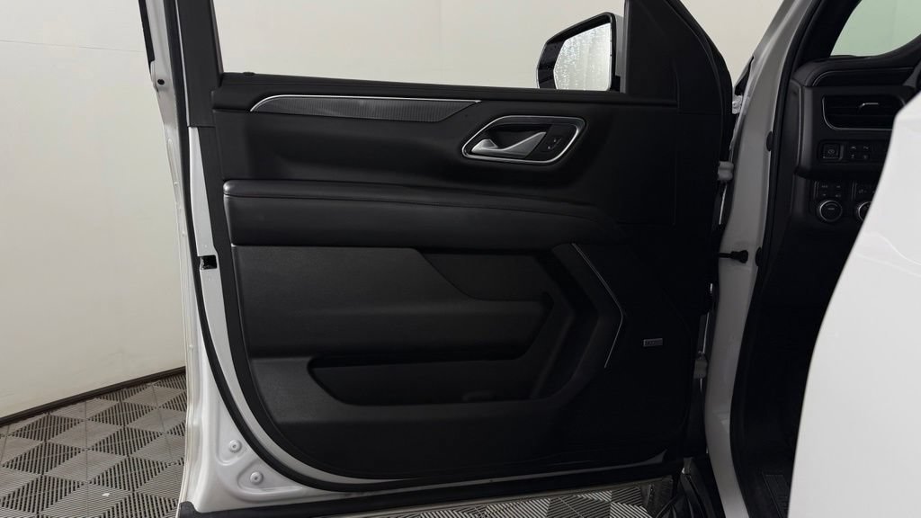 Used 2022 Chevrolet Tahoe RST w/ Luxury Package AWD/4WD image 15
