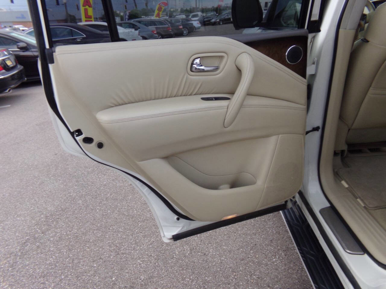 Used 2013 INFINITI QX56 4WD w/ Deluxe Touring Pkg image 22