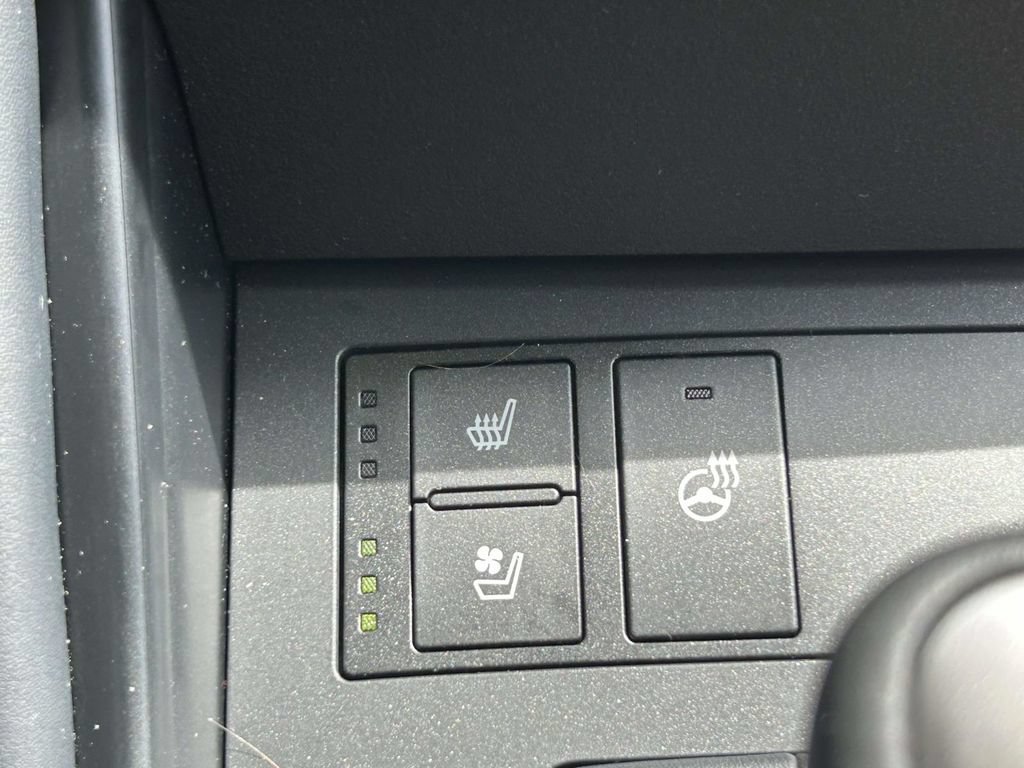 Used 2025 Lexus IS 300 w/ Comfort Package RWD image 15