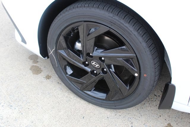 Used 2026 Hyundai Elantra Sport FWD image 3