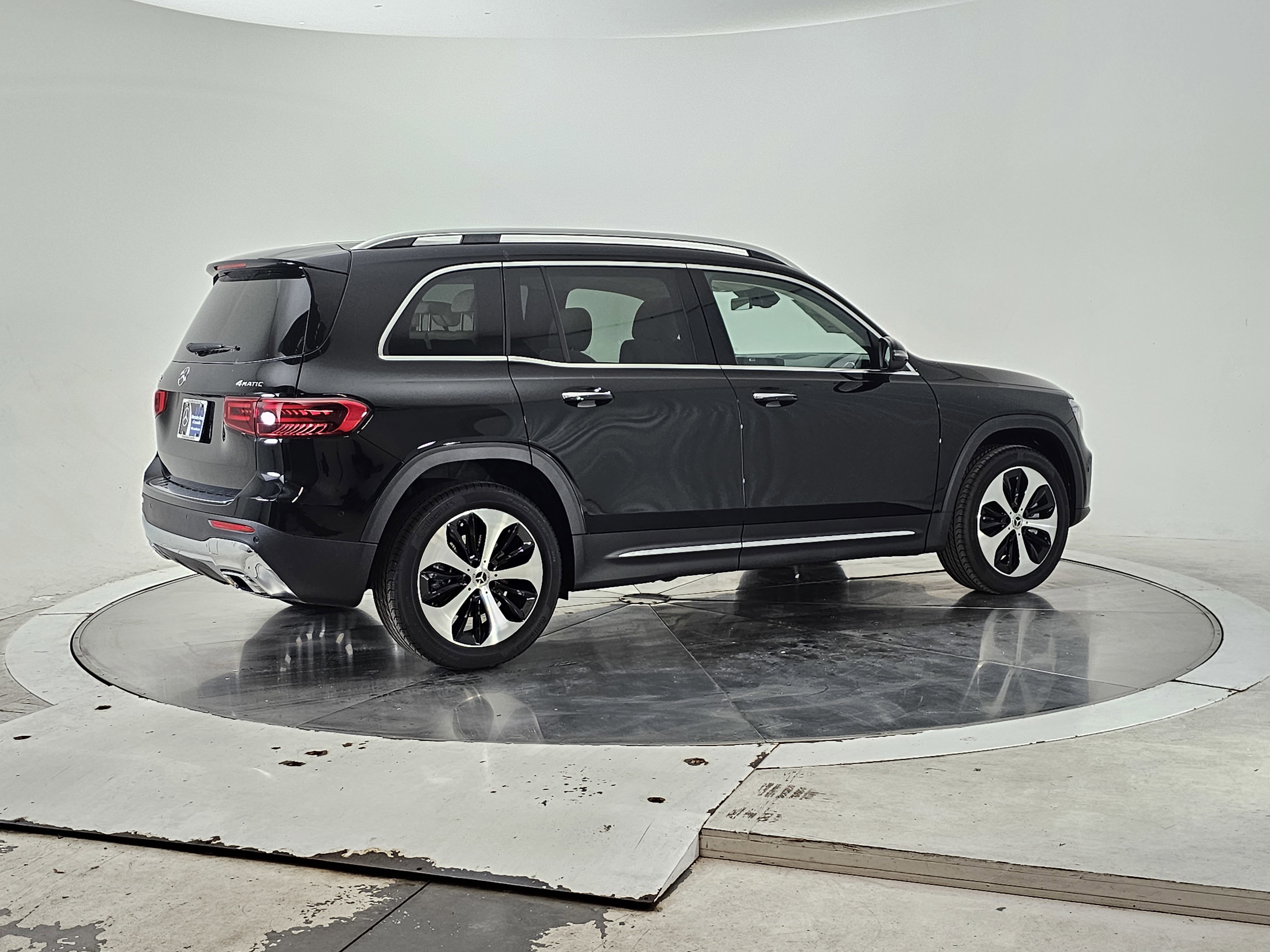 New 2026 Mercedes-Benz GLB 250 4MATIC image 3