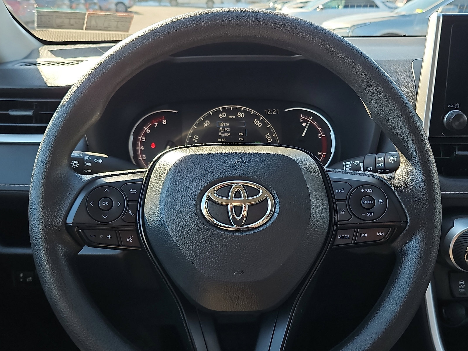 Used 2025 Toyota RAV4 XLE image 18