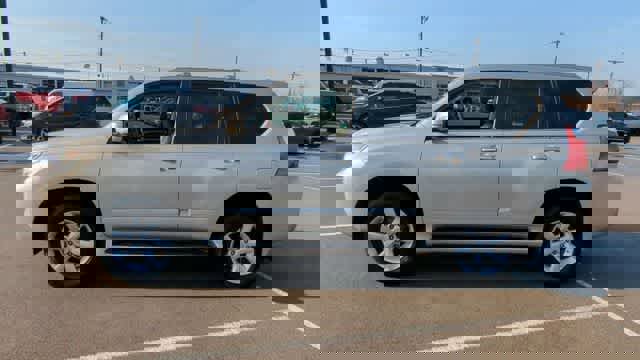 Used 2012 Lexus GX 460 w/ Comfort Plus Pkg image 5