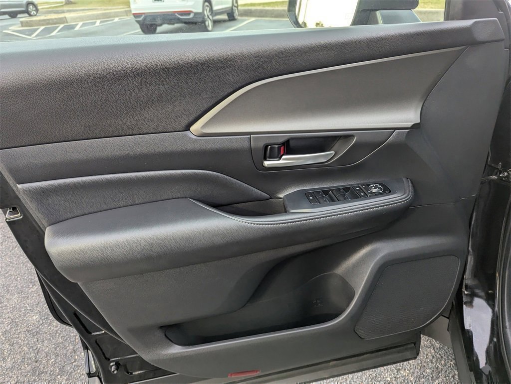 Used 2025 Toyota Grand Highlander AWD image 21
