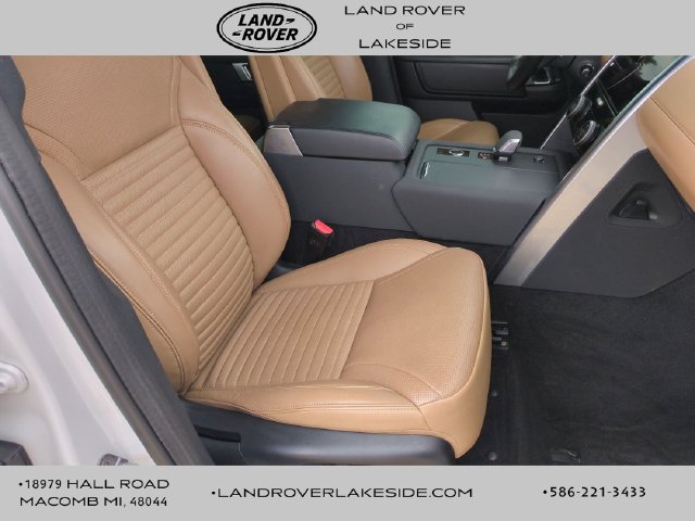 Used 2023 Land Rover Discovery Metropolitan Edition AWD/4WD image 18