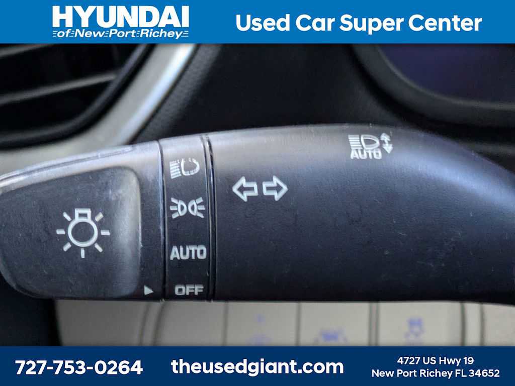 Used 2020 Hyundai Venue SEL image 28