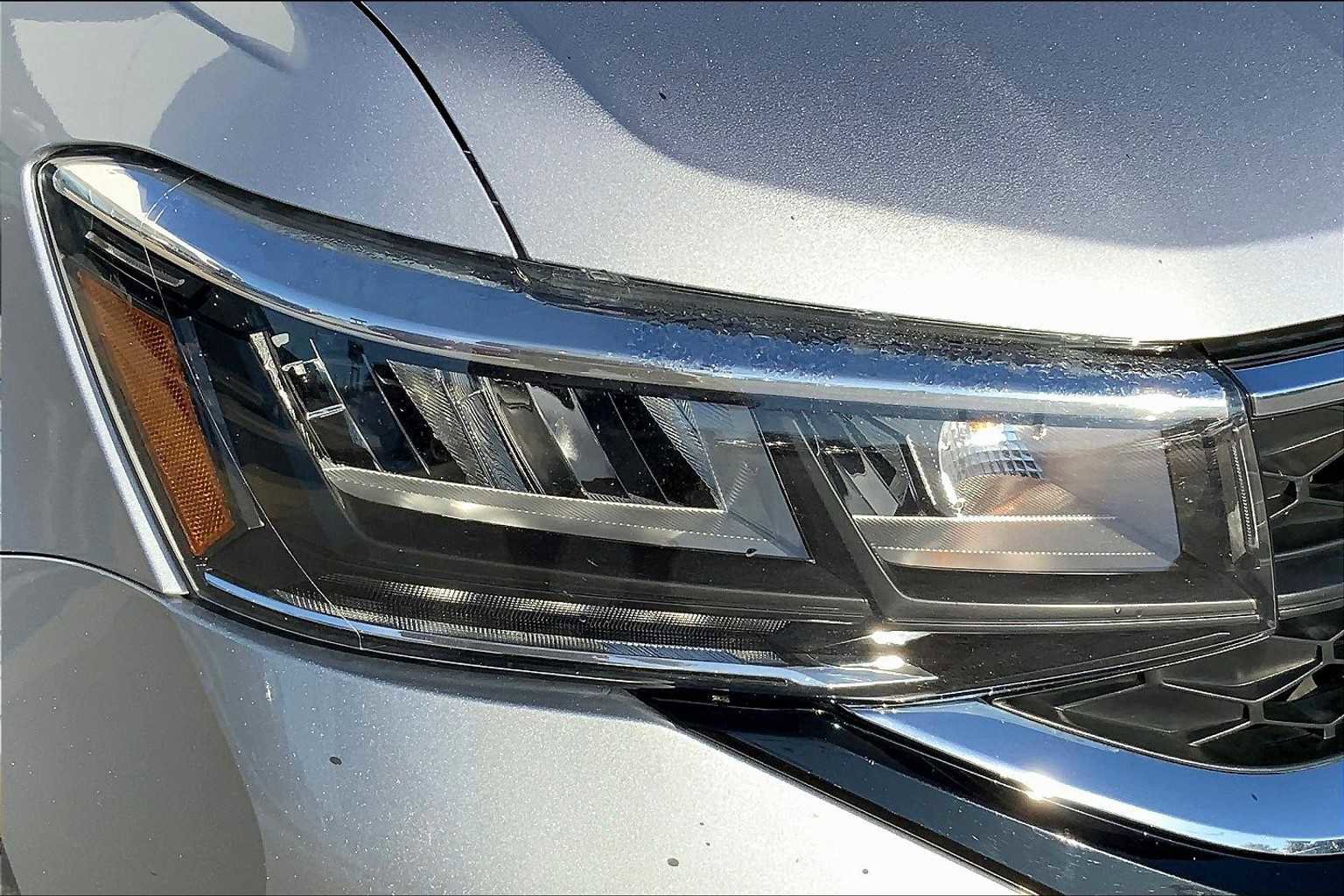 Used 2024 Volkswagen Taos SE image 25