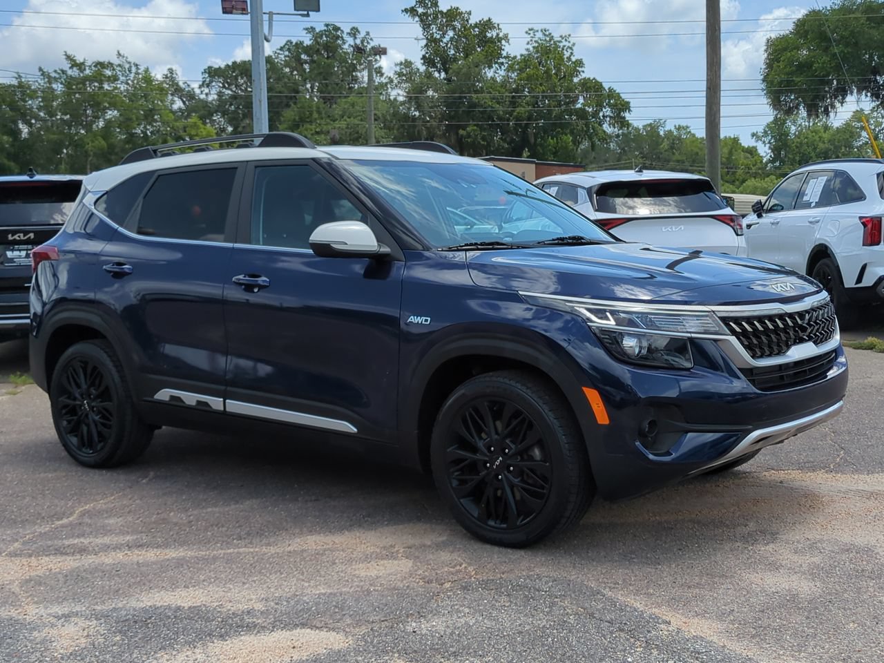 Certified 2022 Kia Seltos Nightfall Edition AWD/4WD image 3