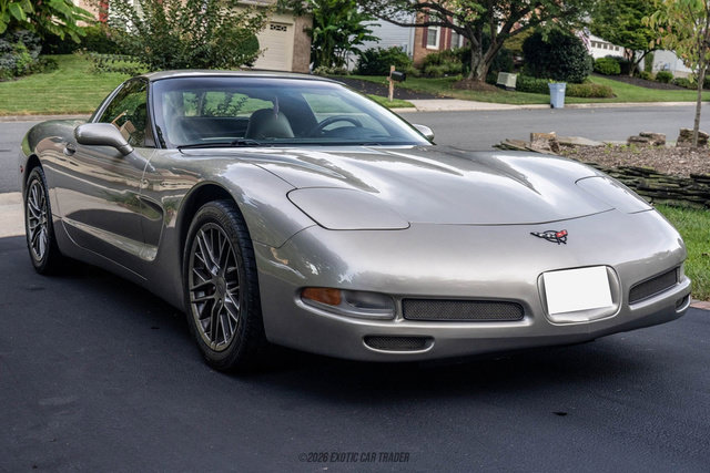 Used 2000 Chevrolet Corvette Coupe RWD image 12