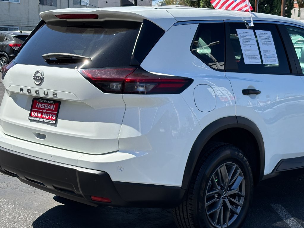 Used 2024 Nissan Rogue S FWD image 8