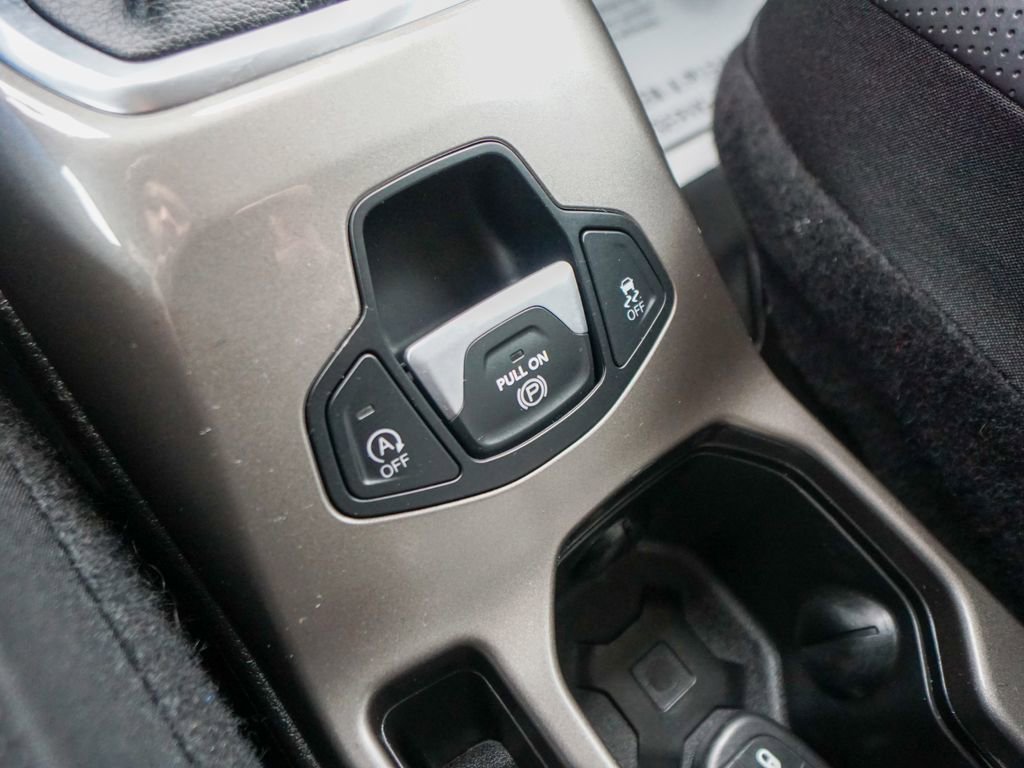 Used 2021 Jeep Renegade Limited image 27