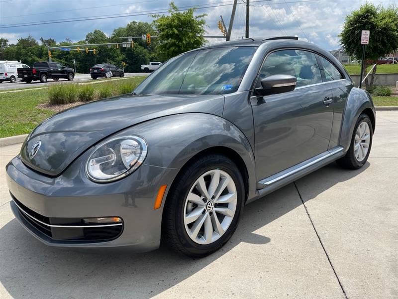 Used 2013 Volkswagen Beetle TDI FWD image 2