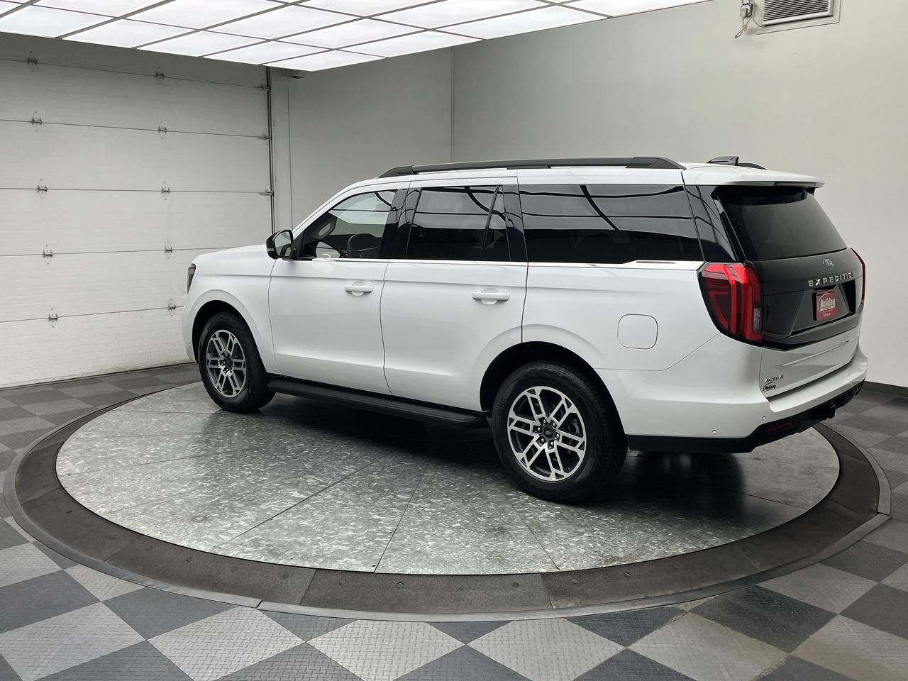 Certified 2025 Ford Expedition Active AWD/4WD image 2