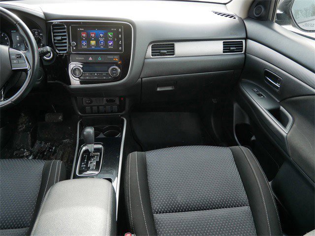 Used 2017 Mitsubishi Outlander SE image 12
