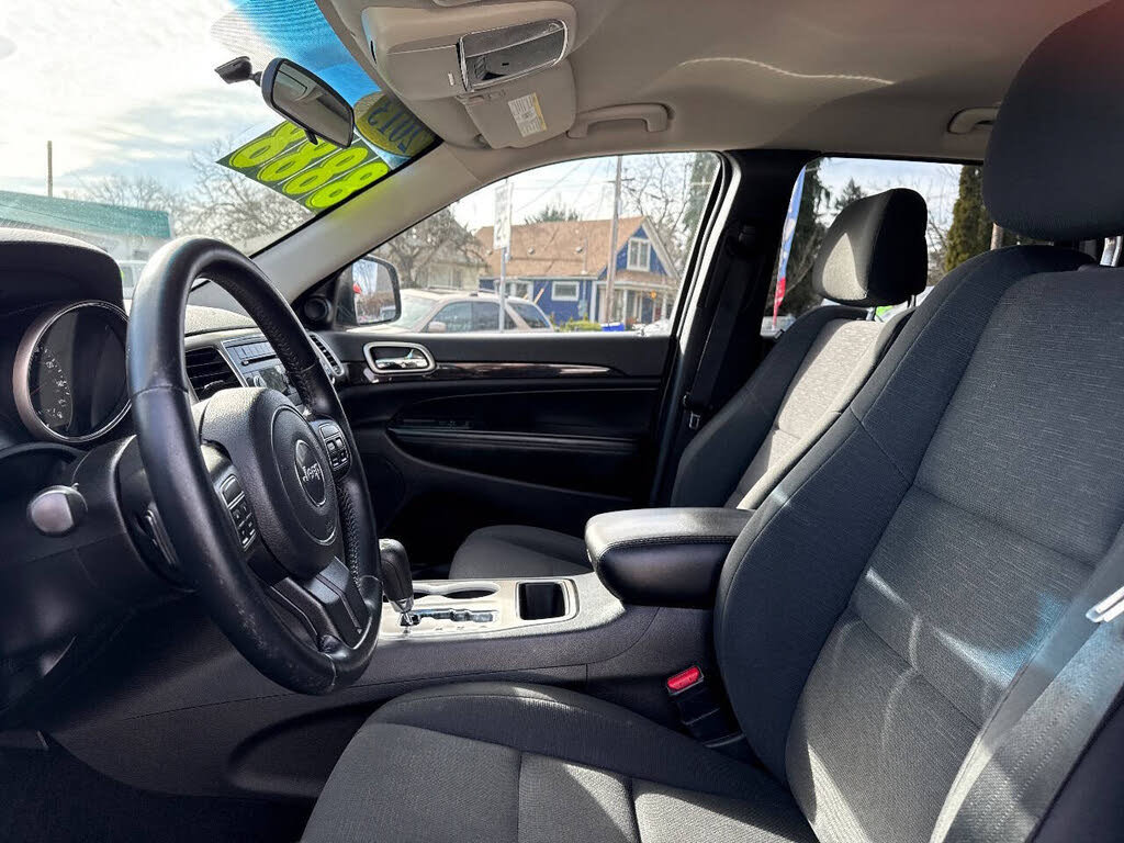 Used 2013 Jeep Grand Cherokee Laredo AWD/4WD image 16