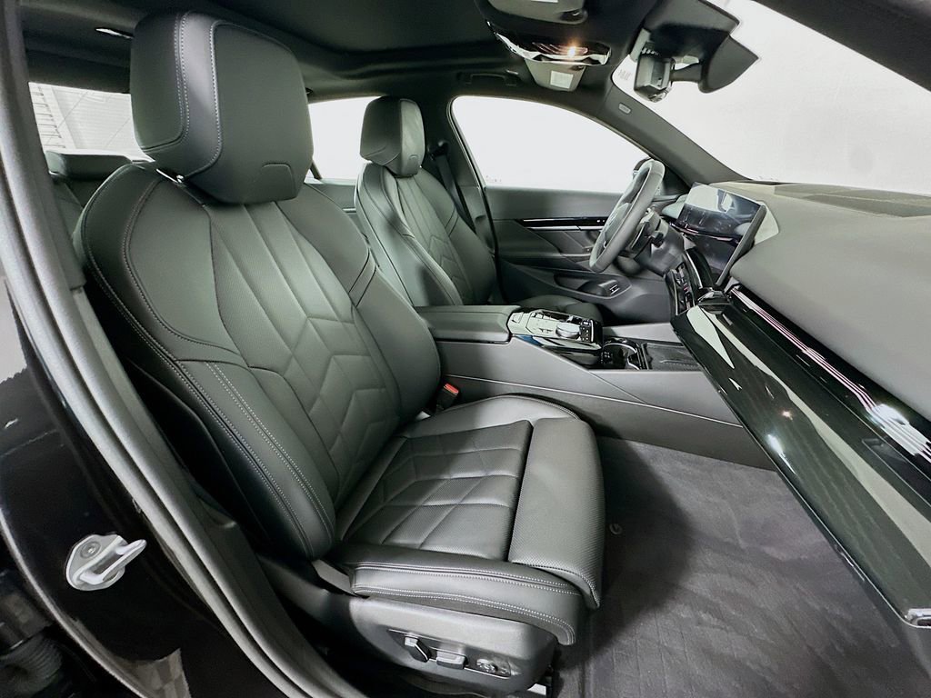 Used 2025 BMW 530i 530i w/ Premium Package image 29