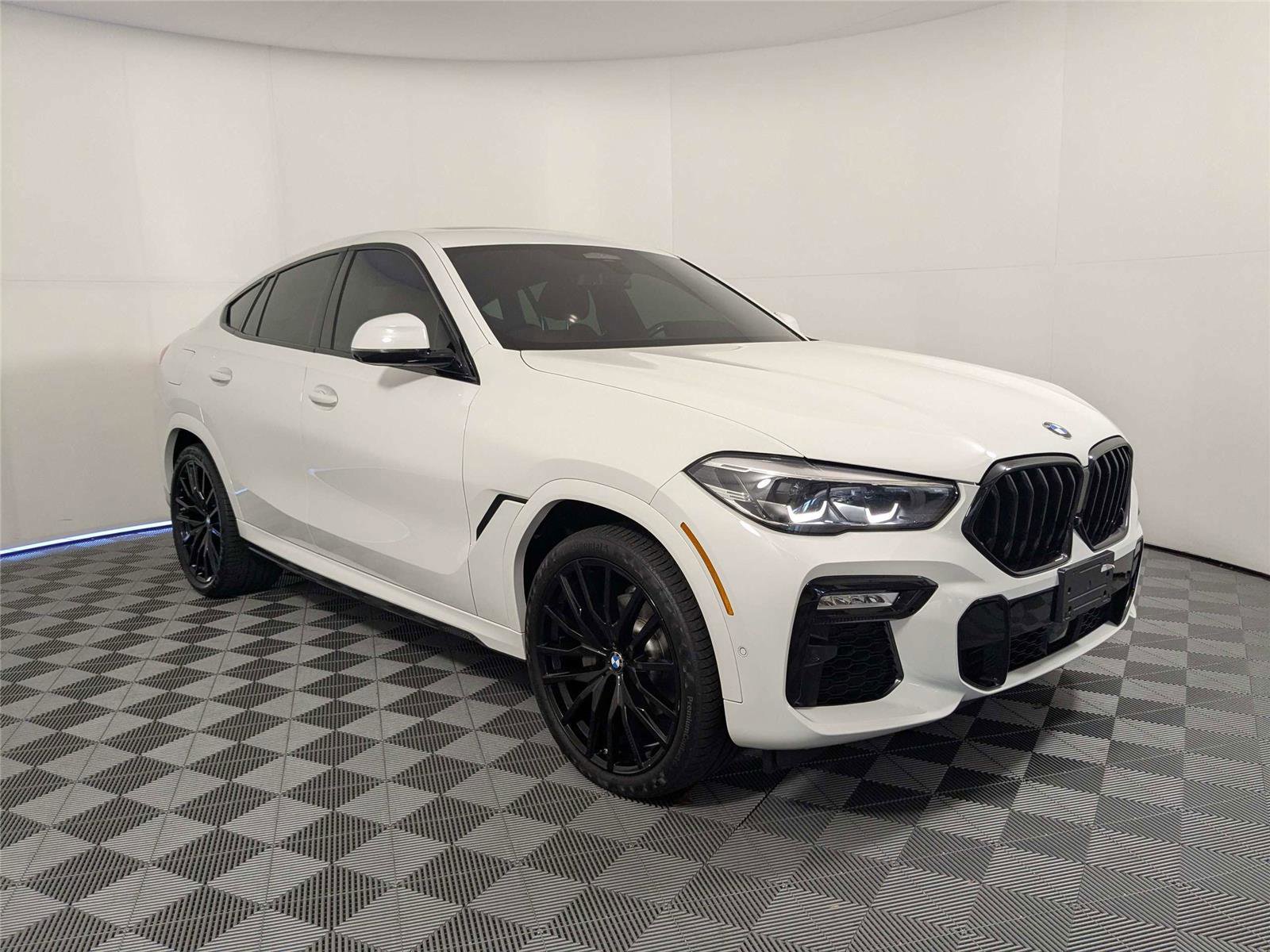 Used 2020 BMW X6 sDrive40i w/ M Sport Package image 4