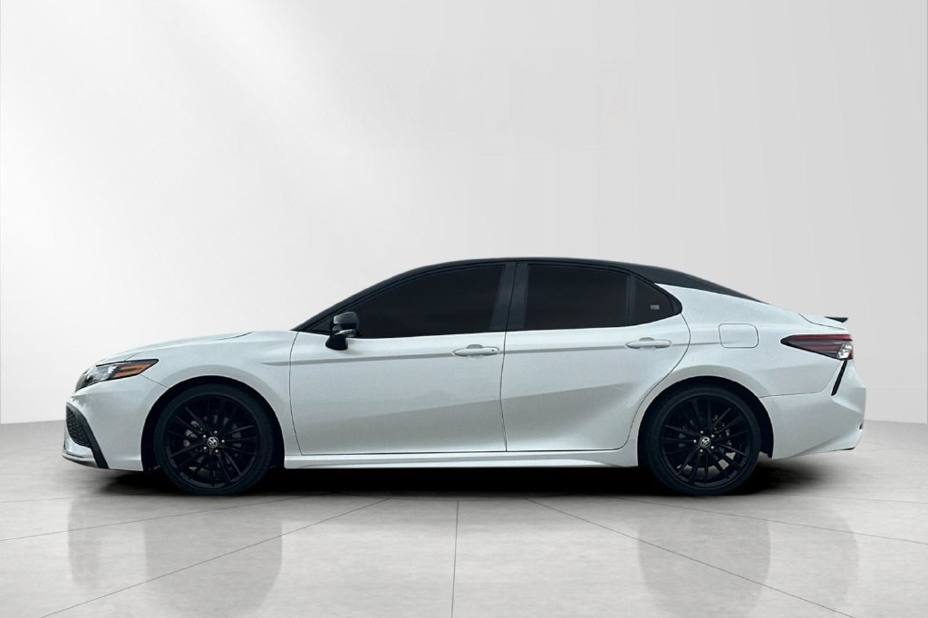 Used 2024 Toyota Camry XSE FWD image 3