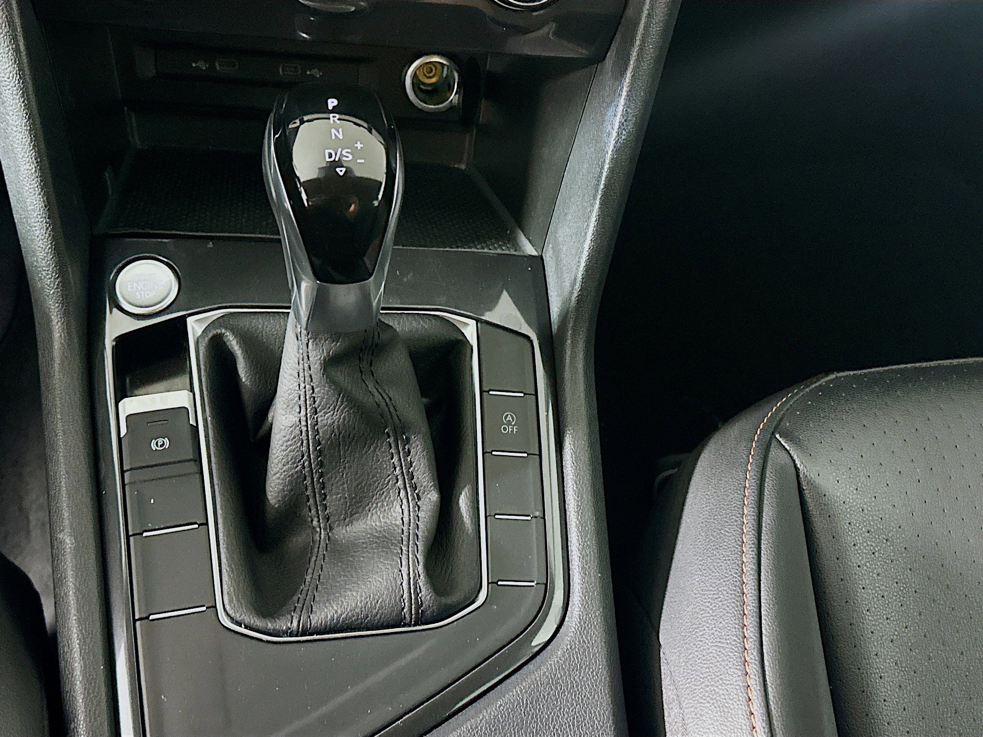 Used 2024 Volkswagen Tiguan Wolfsburg Edition image 24